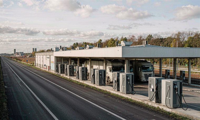 Long-haul freight corridor — Public transport & fleets