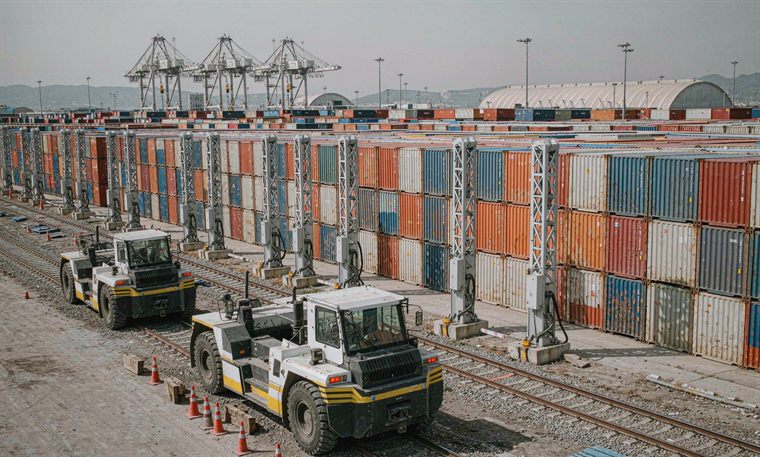 Port & terminal tractors — Public transport & fleets