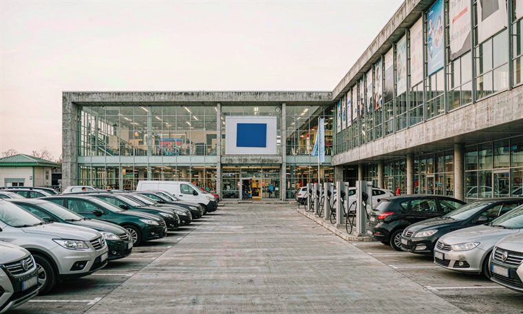 Shopping centre & retail park — Urban, public & commercial sites