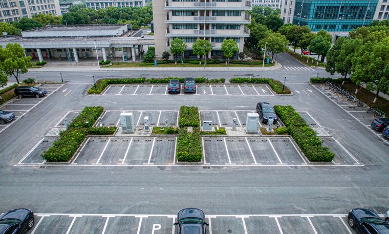School & university campus — Urban, public & commercial sites