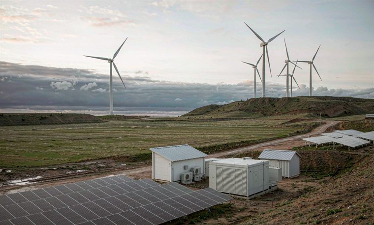 PV-wind-storage microgrid — Energy, grid & renewables